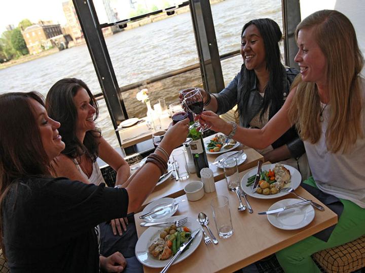 Lunch cruise on the Thames © City Cruises