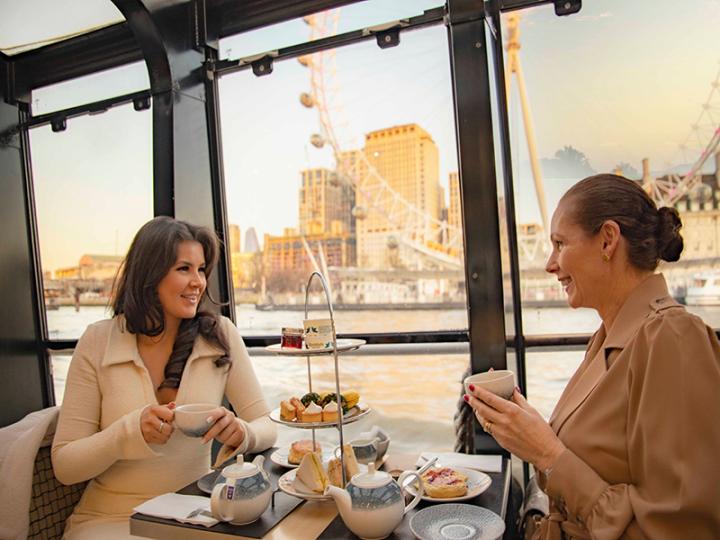 Thames River city cruise with afternoon tea © Hornblower Group