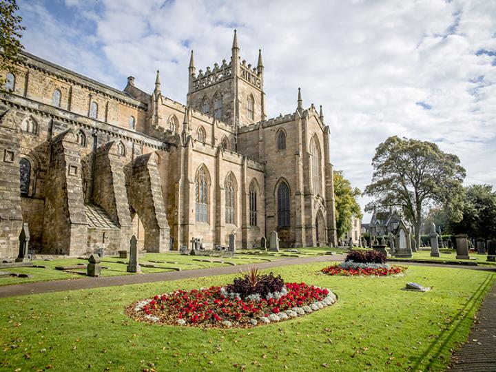 Dunfermline Abbey © Visit Scotland