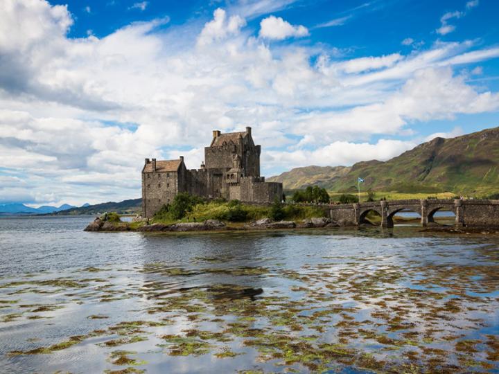 Eilean Donan Castle © Visit Scotland/Kenny Lam